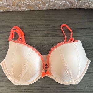 NWT Victoria's Secret Cream Bra with Coral Lace Trim